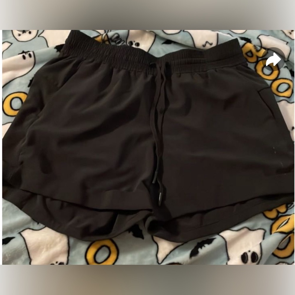LULULEMON Spring Break Away Short *4-way stretch 3* DISCONTINUED 2019-